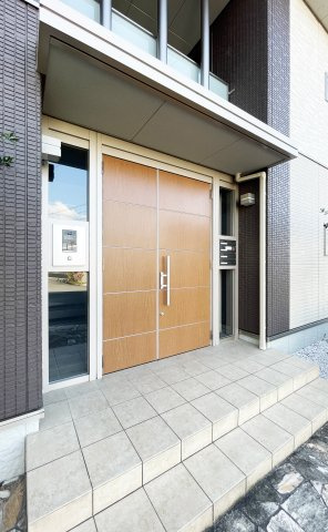 シャーメゾン　フォーレ蔵本　Ⅱ番館のエントランス