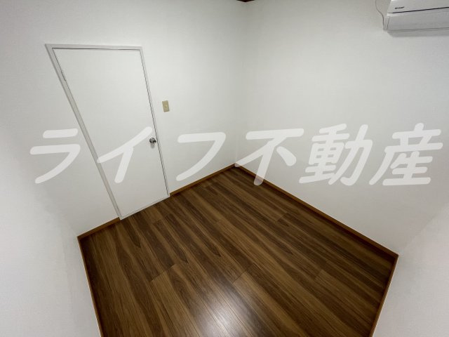大宝　小阪本町ロイヤルハイツの寝室|落ち着いた色調の寝室です