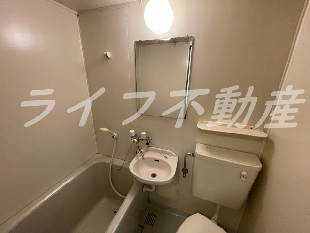 大宝　小阪本町ロイヤルハイツの洗面所|お風呂で日々の疲れを落としましょう