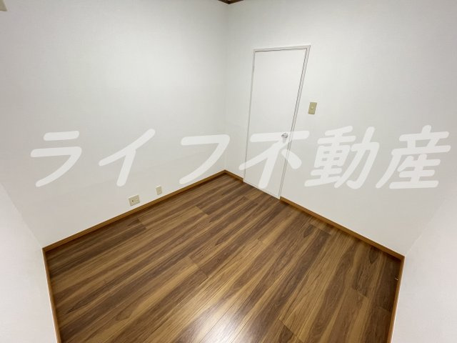 大宝　小阪本町ロイヤルハイツの居間・リビング|ゆったりとしたリビングです