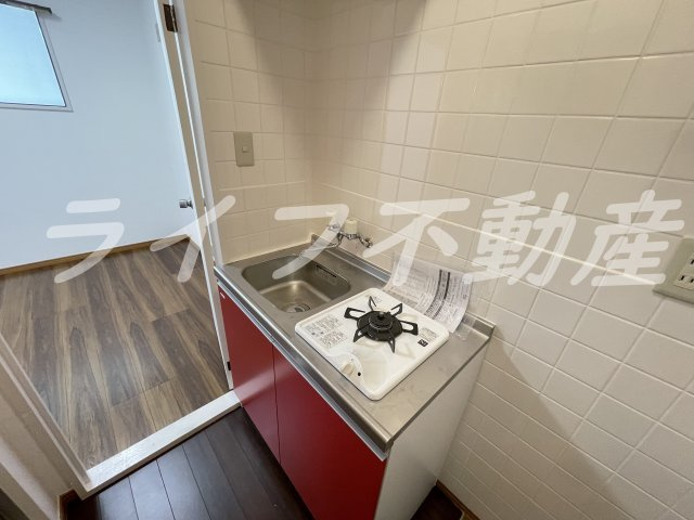 大宝　小阪本町ロイヤルハイツのキッチン|コンパクトなキッチンで掃除もラクラク