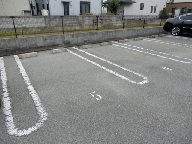 ル・シェモアの駐車場