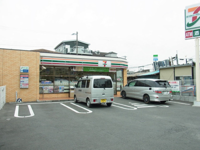 セブン-イレブン 横浜日吉本町駅前店まで550ｍ