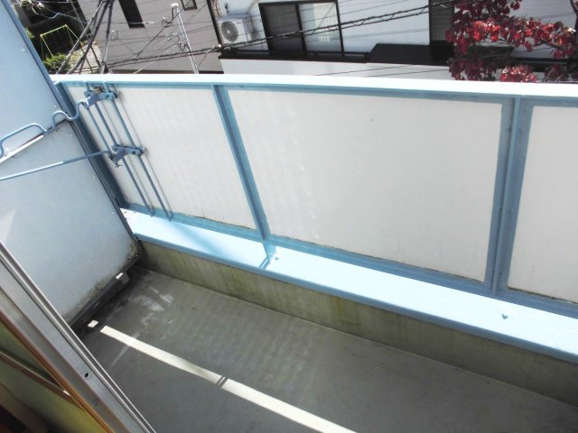 新井マンションのバルコニー|※写真は同タイプの別室になります