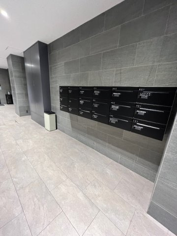 パインセントラルビルのロビー