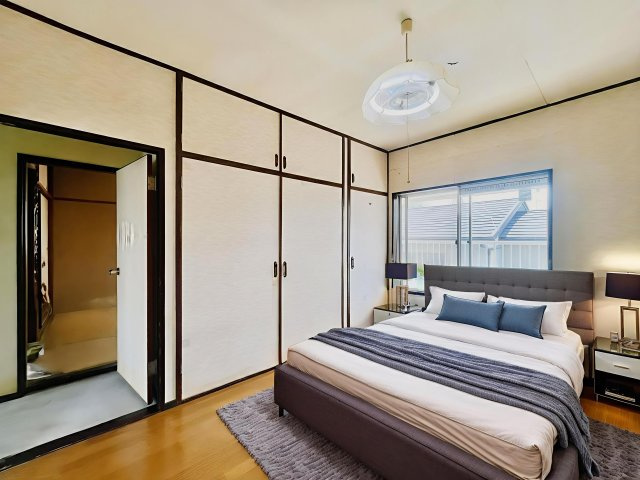 宇治市広野町小根尾　中古戸建の子供部屋|【洋室約6帖】
約6帖の洋室です。お子様のお部屋などにも丁度良い広さです。
※実写真と間取り図からCG再現した「空室リフォームイメージ」に家具などをCG合成しており、実際と異なります。