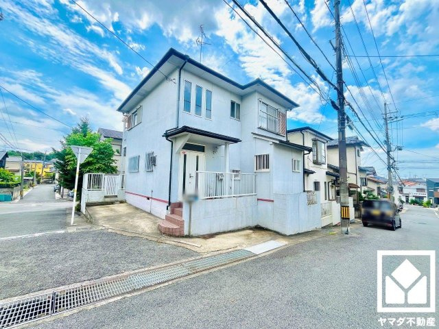 宇治市広野町小根尾　中古戸建の前面道路含む現地写真|【外観】
生活環境が整っており、子育てにも便利な立地です。
