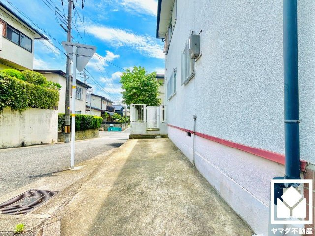 宇治市広野町小根尾　中古戸建の駐車場|近隣住宅街の雰囲気なども是非一度、直接現地にてご覧ください。お気軽にお問い合わせください。