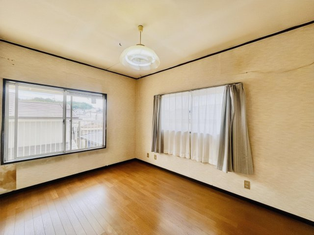 宇治市広野町小根尾　中古戸建の洋室|【キッチン】
キッチンは独立型。リビングに生活感が出にくく、急な来客の際にも慌てずに対応可能♪
※実写真と間取り図からCG再現した「空室リフォームイメージ」のため、実際と異なります。