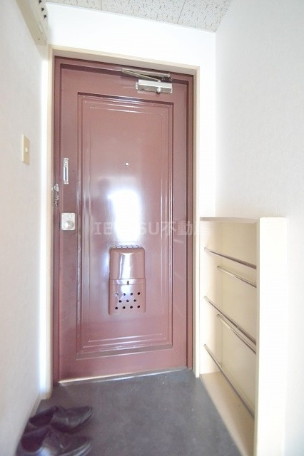 広島市中区南千田東町の賃貸マンションの玄関