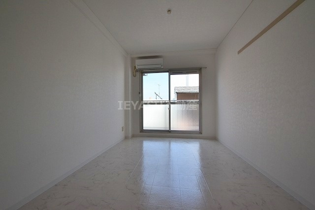 広島市中区南千田東町の賃貸マンションの居間・リビング