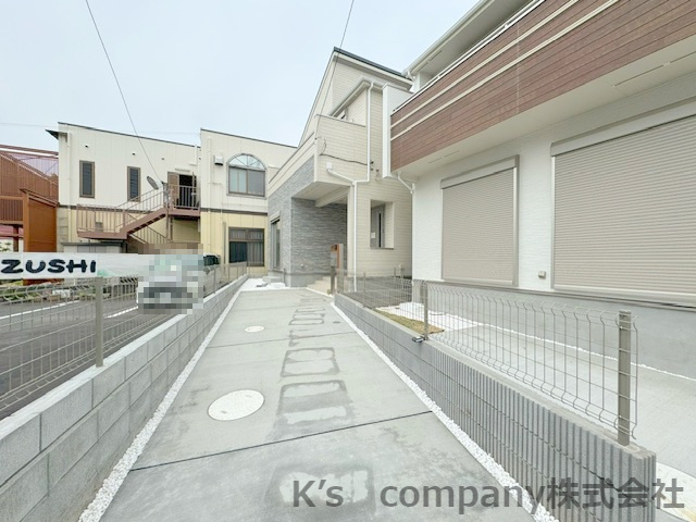 ◎高座郡寒川町宮山　新築戸建　7号棟の外観|玄関までのアプローチ