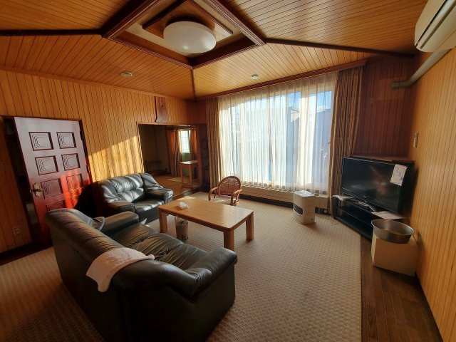 【居間・リビング】 | 北見市光西町１９６番地１１　中古売家 | ゆったりとしたリビングです