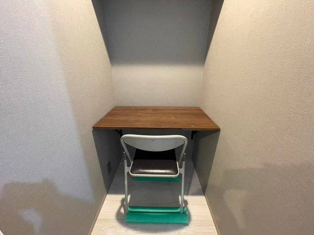 セレニテフラン本町の洋室
