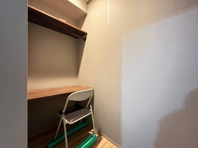 セレニテフラン本町の洋室