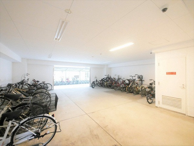La Douceur心斎橋の駐車場