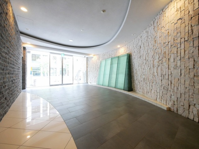 SERENiTE本町エコートのロビー