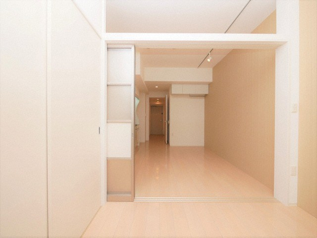 SERENiTE本町エコートの洋室