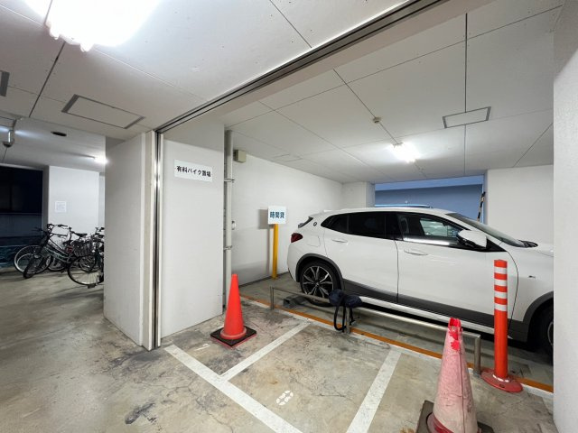 SERENiTE本町エコートの駐車場