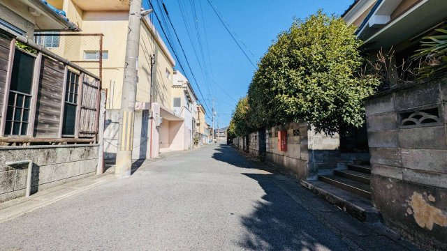 北花山市田町の前面道路含む現地写真|間口ゆったり１３.２ｍ！