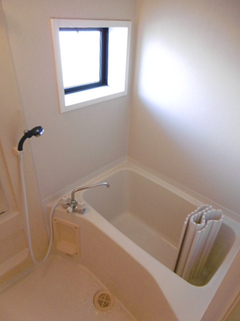 サンライズ平塚【10,000円キャッシュバック対象物件】の浴室|ゆったり過ごせるお風呂です