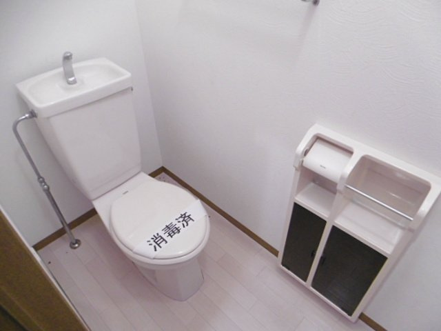 サンライズ平塚【10,000円キャッシュバック対象物件】のトイレ|シンプルで使いやすいトイレです