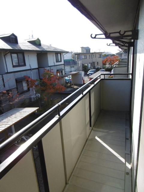 サンライズ平塚【10,000円キャッシュバック対象物件】のバルコニー|暖かな日差しのふりそそぐバルコニー