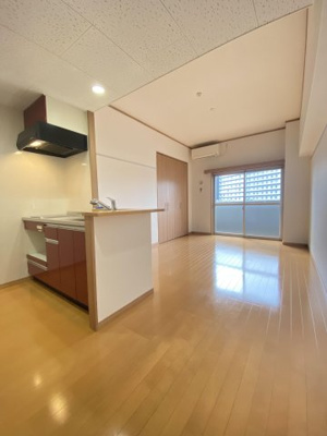 【洋室】 | ロイヤルリバービュー | 別号室の写真になります。現況優先。