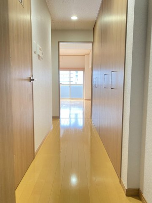 【玄関】 | ロイヤルリバービュー | 別号室の写真になります。現況優先。