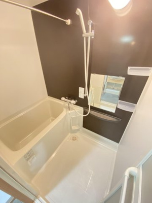 【浴室】 | ロイヤルリバービュー | 別号室の写真になります。現況優先。