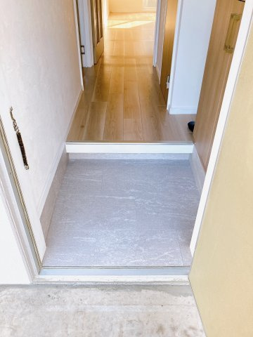 シャルマンハイツの玄関