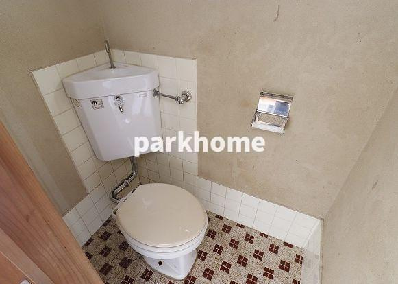 藤岡貸家（棟割り戸建て）のトイレ|トイレです
※内装が若干異なる場合がございます