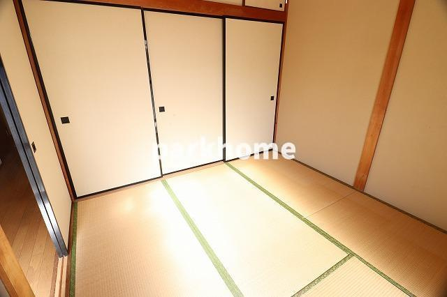 藤岡貸家（棟割り戸建て）の和室|落ち着いた雰囲気の和室付きです
※内装が若干異なる場合がございます