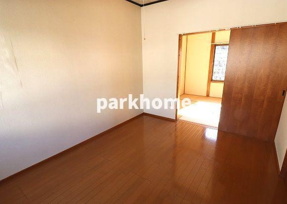 藤岡貸家（棟割り戸建て）の洋室|スタンダードな洋室です
※内装が若干異なる場合がございます