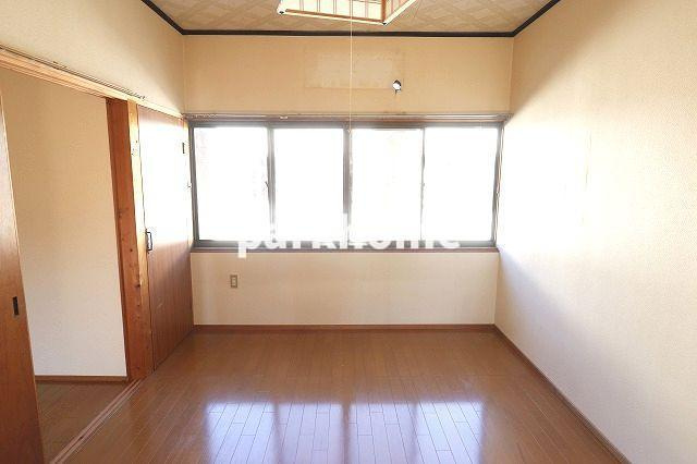 藤岡貸家（棟割り戸建て）の洋室|ゆったりした洋室です
※内装が若干異なる場合がございます