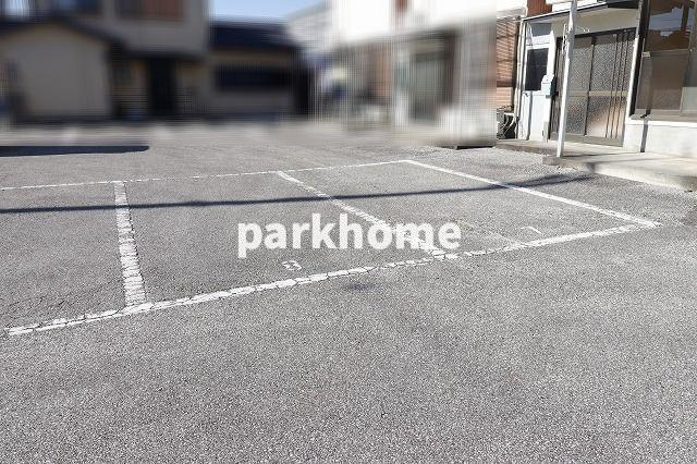 藤岡貸家（棟割り戸建て）の駐車場|駐車スペースもあります