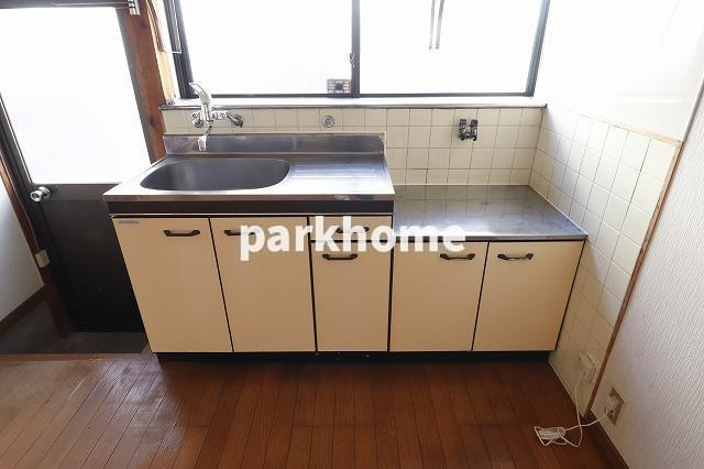 藤岡貸家（棟割り戸建て）のキッチン|使いやすいキッチンです
※内装が若干異なる場合がございます