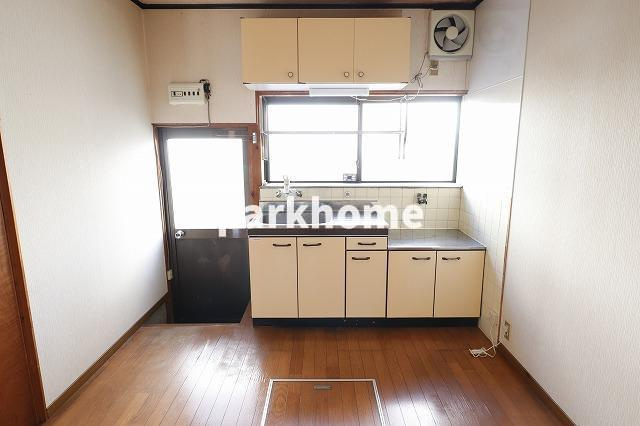 藤岡貸家（棟割り戸建て）のキッチン|使いやすいキッチンです
※内装が若干異なる場合がございます