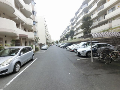 【駐車場】 | 磯子台パークハイツ10号棟 | 駐車場です。