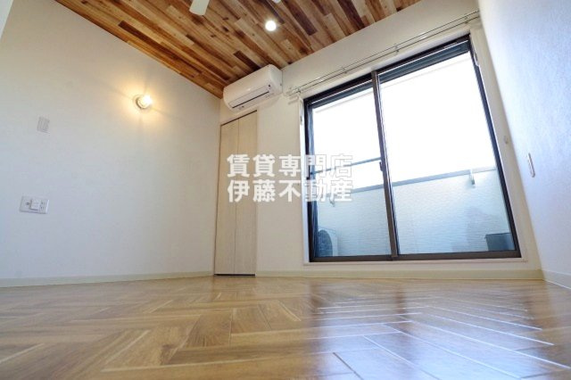 Calm庄内通の洋室