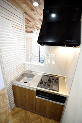 Calm庄内通のキッチン|システムキッチン（グリル付二個口ガステーブル）