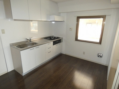 【キッチン】 | ビコーハイツ | 明るいキッチンスペースです。