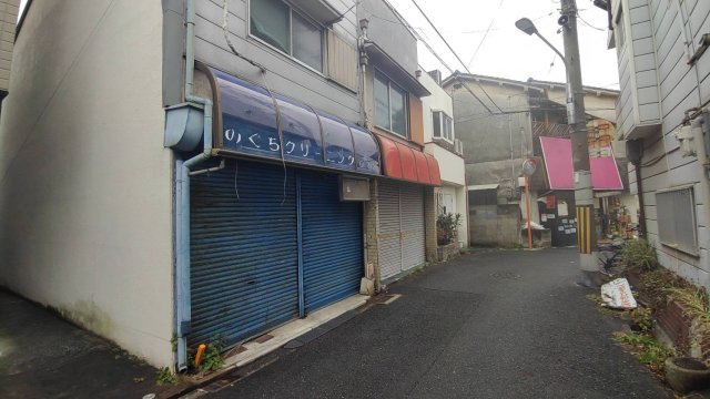 花園東町１丁目古家付き売土地の外観|古家付 売土地  土地面積:約66.46平米(約21.97坪)　花園小学校まで徒歩1分