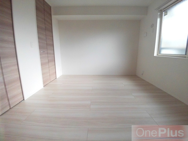 コンフォート西岡本の洋室