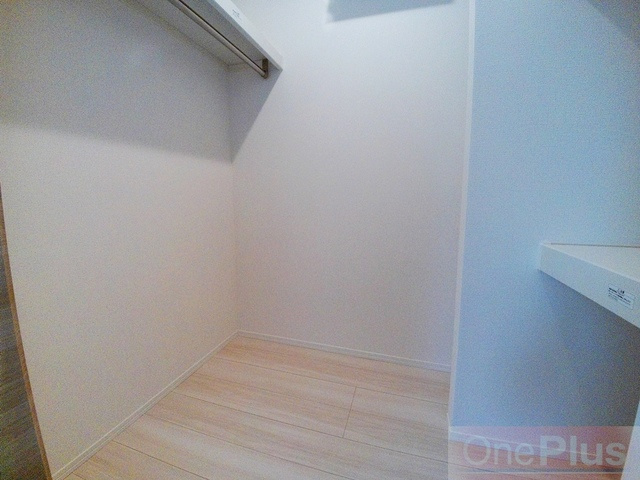 コンフォート西岡本の収納|ウォークインクローゼット