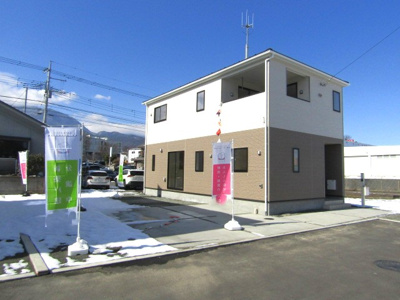 【駐車場】 | クレイドルガーデン南アルプス市下宮地第1　1号棟 | 駐車スペースもあります