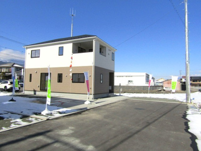 【前面道路含む現地写真】 | クレイドルガーデン南アルプス市下宮地第1　1号棟 | 前面道路含む現地写真です