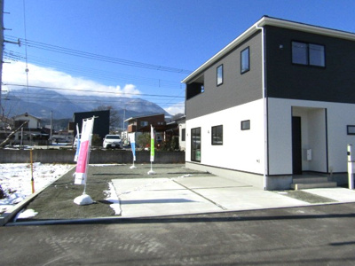 【駐車場】 | クレイドルガーデン南アルプス市下宮地第1　2号棟 | 駐車場に車を止められます