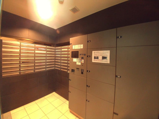 【その他共用部分】 | 宅配ボックスとメールコーナー【レニール本駒込】