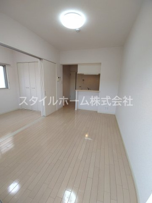 【居間・リビング】 | カーサハナブサ | 別部屋の写真です。